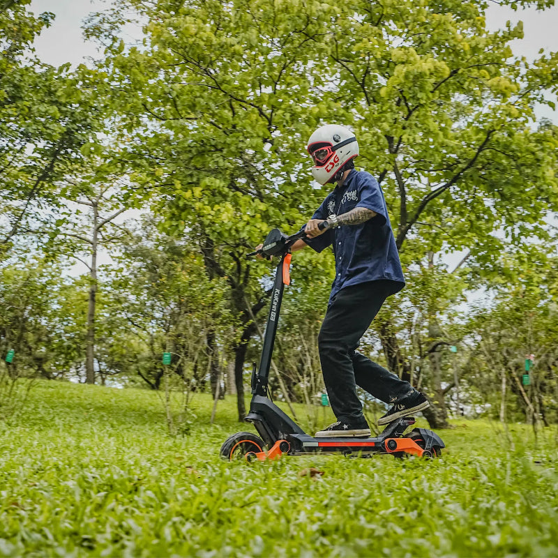 Four-Arm Shock Absorption: Robust system designed to handle uneven terrain smoothly.